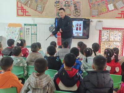 萌娃学消防 安全伴成长