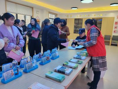 樟村坪镇举行“宪法宣传日”活动