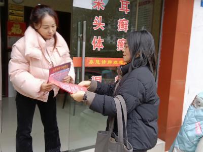 敲门入户送安全，防火禁鞭入人心