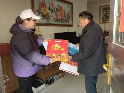 春联寄情暖军心 新春送福显尊崇