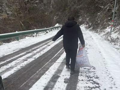 以雪为令守防线  风雪无阻护民安
