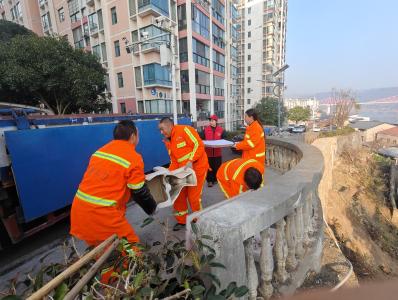 “百日攻坚”齐发力 洁净家园见实效