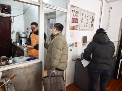 走商户宣防非 守平安筑安心