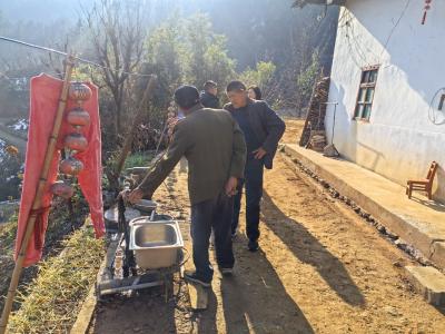 樟村坪镇：风雪送暖纾民困 破冰通管润家安