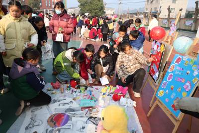 竹林小掌柜当家 分乡小学跳蚤市场欢乐开市