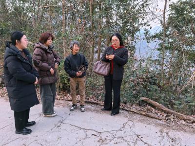 邮储银行夷陵支行深入邓村开展“暖冬行动”