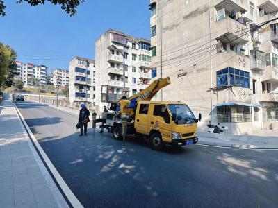 社区联动市政部门 点亮小巷“幸福之路”