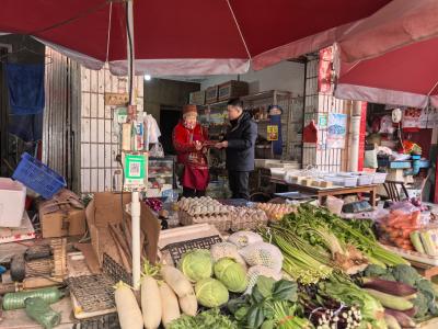 三峡农商银行夷陵支行扎实开展支农服务春天行动