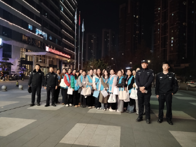 警格联动“扫楼”摸排 锦湖社区筑牢安全防线