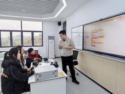 精准赋能强本领 提质蓄力新学期 —— 夷陵区平湖小学开展期末教师专项培训