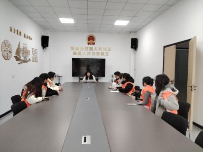 青春暖冬 安全相伴：峡江社区为寒托班志愿者上好“第一课”