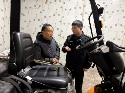 鸦鹊岭镇“五个一”工作法强化叉车安全监管