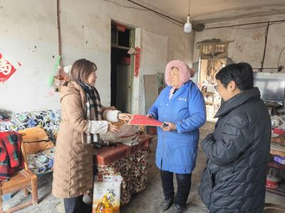 暖心慰问送物资 浓浓关怀显真情