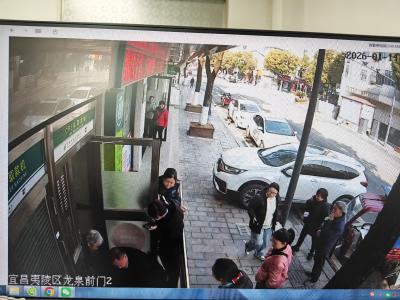 危急时刻显担当  暖心救助护安康——龙泉邮政紧急救助突发冠心病老人