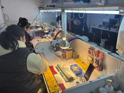 鸦鹊岭镇：高效服务 近享就业