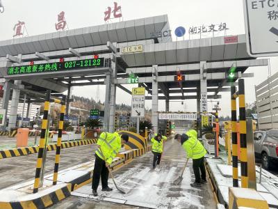 除雪递暖双守护 兰香映亮宜昌北