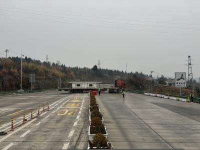 多方联动破难题 “巨无霸”运输车畅行高速