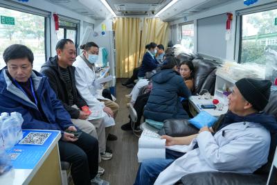 热血融寒霜 仁心筑生命——夷陵人民医院开展医务人员无偿献血活动