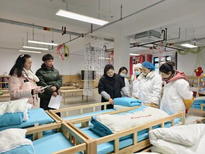 教师亮“才艺” 保育晒“身手”