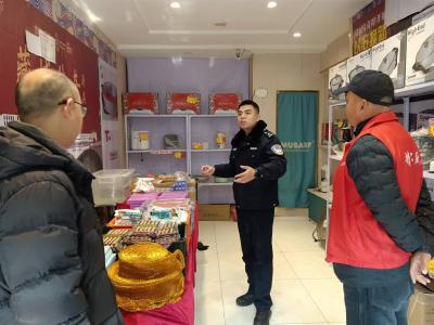 新铺首访送安全 联勤护航暖商心