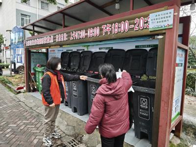 峡江“彩虹”照亮垃圾分类新时尚