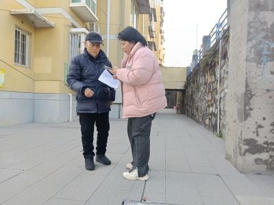 入户核查暖人心 高龄津贴惠民生
