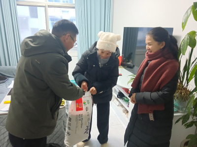 望江社区开展走访慰问活动