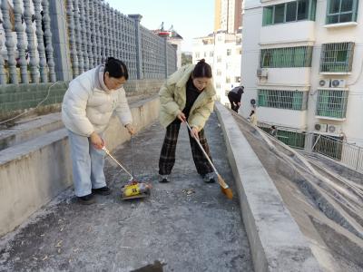 聚焦卫生死角 扮靓宜居家园
