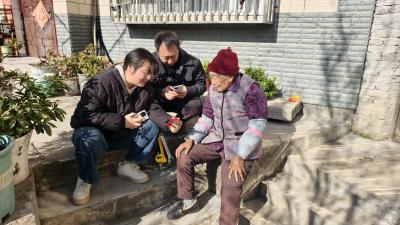 上门办卡暖民心   便民服务零距离