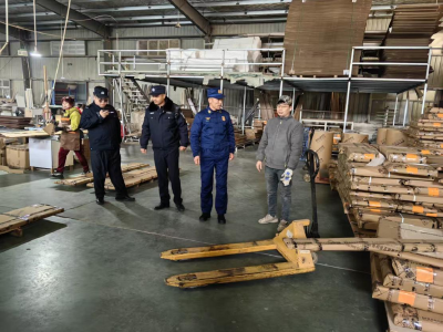 鸦鹊岭镇：筑牢安全“防火墙” 守护群众“暖冬年”