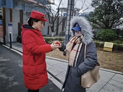 绿洲社区：暖粥迎腊八 温情满社区