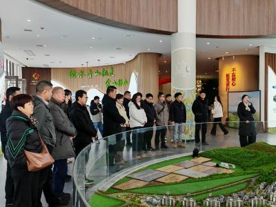 循拓荒足迹悟初心 以实干担当践使命