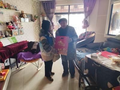 春联送福暖军心 网格服务显温情