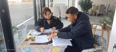 主动上门办许可 温情服务暖民心