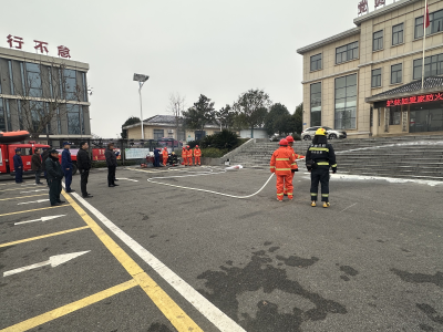 鸦鹊岭镇：消防培训筑防线 实操赋能护平安