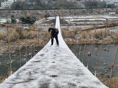 创业返乡不忘本  风雪除冰暖乡邻