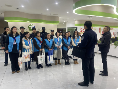 绿洲社区：警民联动织密网 夜间清查解难题