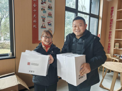 鸦鹊岭镇：物资承载关爱 行动传递美好