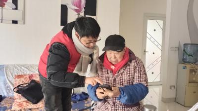 社区风雪访民情，暖心叮嘱护安宁