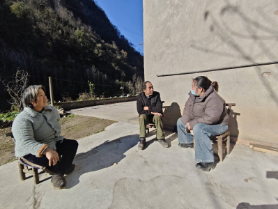 樟村坪镇：寒冬走访暖人心 安全叮嘱护民安