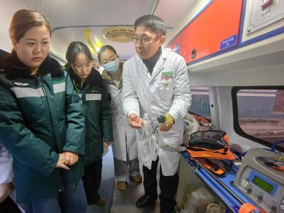 黄花镇卫生院开展车载急救设备操作培训 筑牢院前急救安全防线