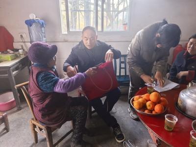 雾渡河镇：心系烈属送关怀    走访慰问显真情