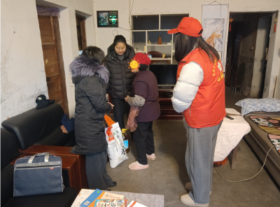 港虹社区：寒冬送暖显真情 走访慰问暖人心