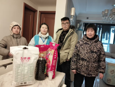 锦湖社区：寒冬送暖意 温情进家门