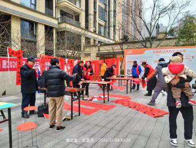 锦湖社区：一纸春联载祝福，翰墨飘香暖邻里