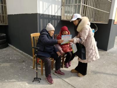 港虹社区：入户敲门送平安，防患未“燃”护万家