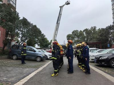 夷陵区消防救援局组织开展高层建筑实战灭火救援演练