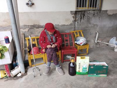 区信访局开展入户走访活动