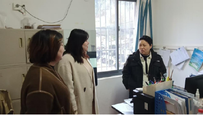 长江市场社区：暖心巡查送祝福 守好辖区平安线