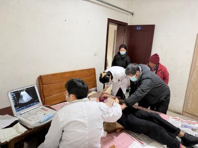 暖心体检进福利院 守护老人身体健康